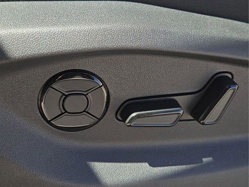 New 2026 Volkswagen Tiguan SE R-Line FWD image 17