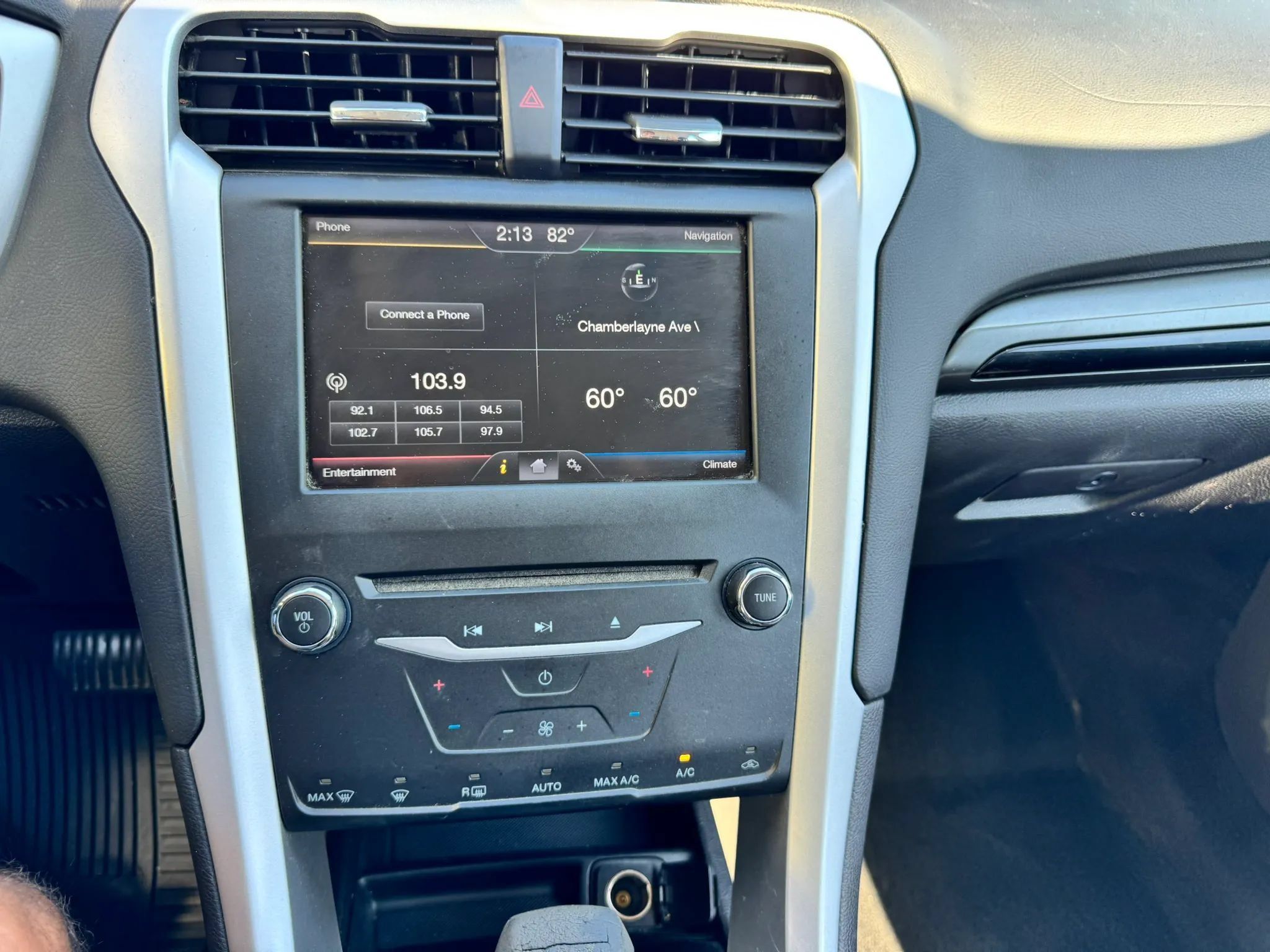 Used 2015 Ford Fusion SE FWD image 26