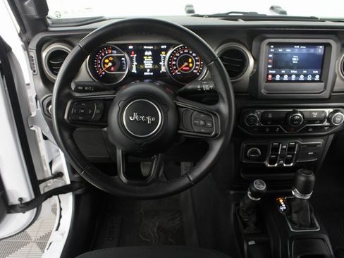 Used 2022 Jeep Gladiator Willys image 10