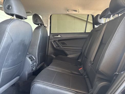 Used 2020 Volkswagen Tiguan SE FWD image 19
