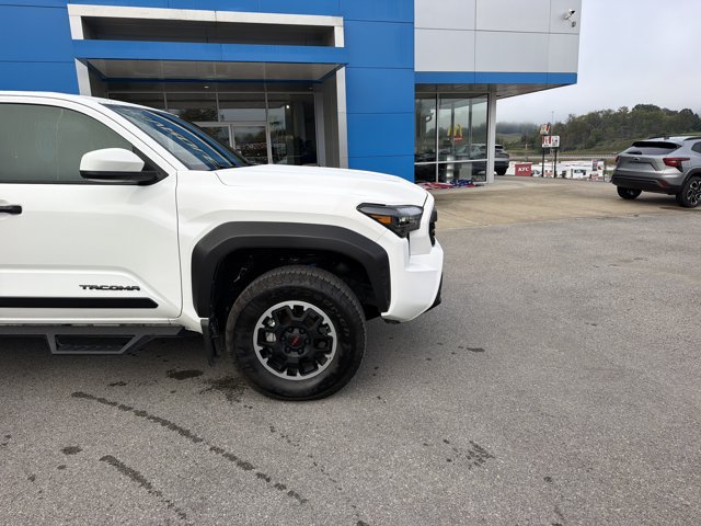 Used 2026 Toyota Tacoma TRD Off-Road AWD/4WD image 2