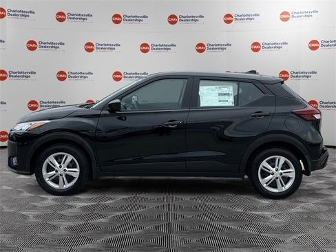 New 2025 Nissan Kicks Play S image 2