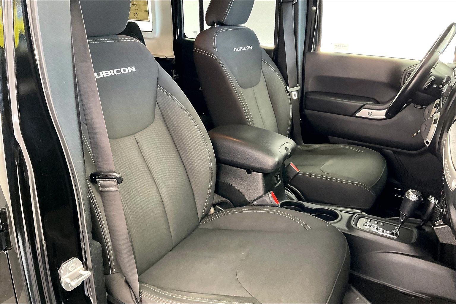 Used 2017 Jeep Wrangler Unlimited Rubicon w/ Connectivity Group AWD/4WD image 6