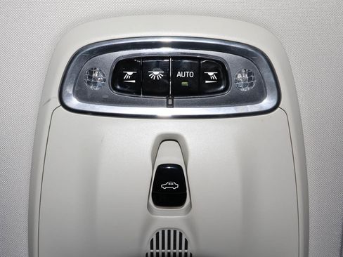 Used 2019 Volvo XC60 T5 Momentum w/ Multimedia Package image 28