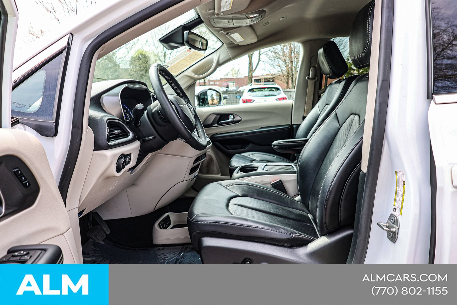 Used 2024 Chrysler Pacifica Touring-L FWD image 17
