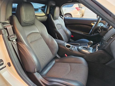 Used 2010 Nissan 370Z Touring image 14