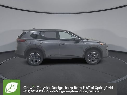 Used 2025 Nissan Rogue SV image 17