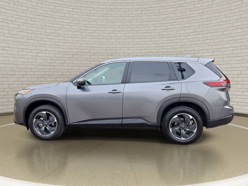 Used 2024 Nissan Rogue SV image 8