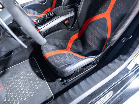 Used 2018 Lamborghini Huracan Performante AWD/4WD image 40