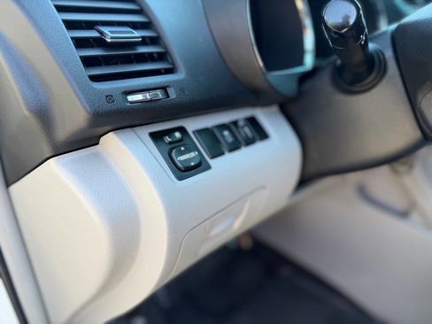 Used 2012 Toyota Highlander FWD image 56