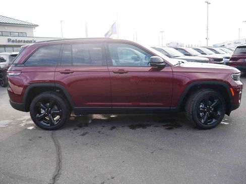 New 2025 Jeep Grand Cherokee Altitude image 19