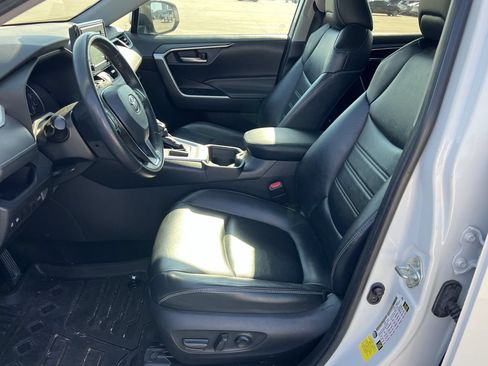 Used 2021 Toyota RAV4 XLE Premium FWD image 6