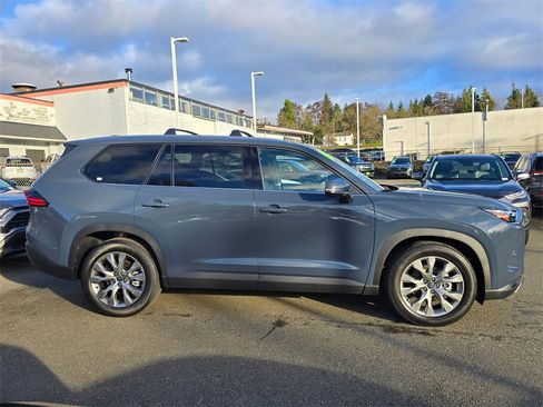 Certified 2025 Toyota Grand Highlander FWD image 8