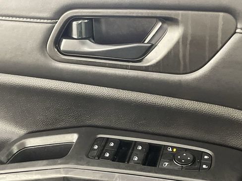 Used 2025 Nissan Pathfinder SV AWD/4WD image 18