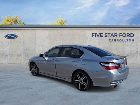 Used 2017 Honda Accord Touring image 6