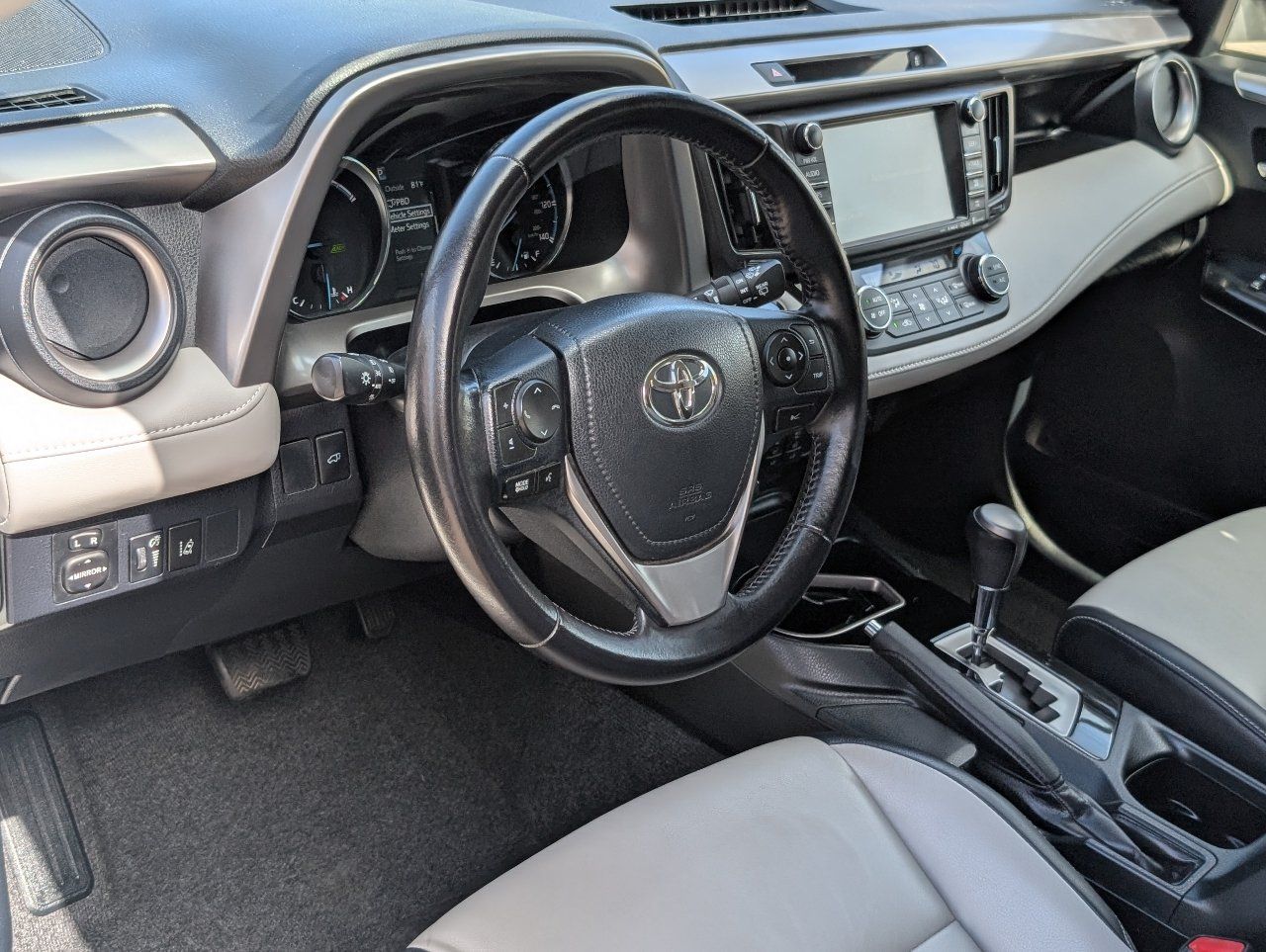 Used 2016 Toyota RAV4 Limited w/ Advanced Technology Package AWD/4WD image 14
