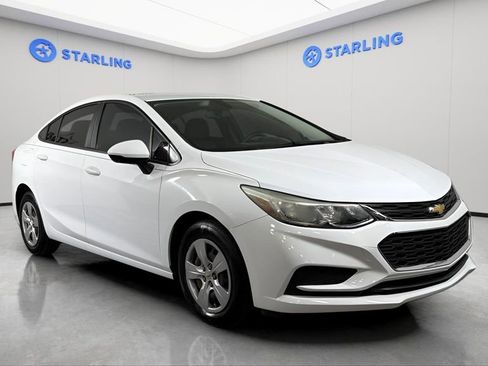 Used 2018 Chevrolet Cruze LS FWD image 13