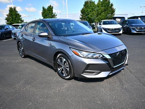 Used 2022 Nissan Sentra SV FWD image 2