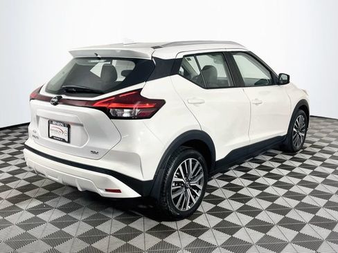 Used 2022 Nissan Kicks SV FWD image 8