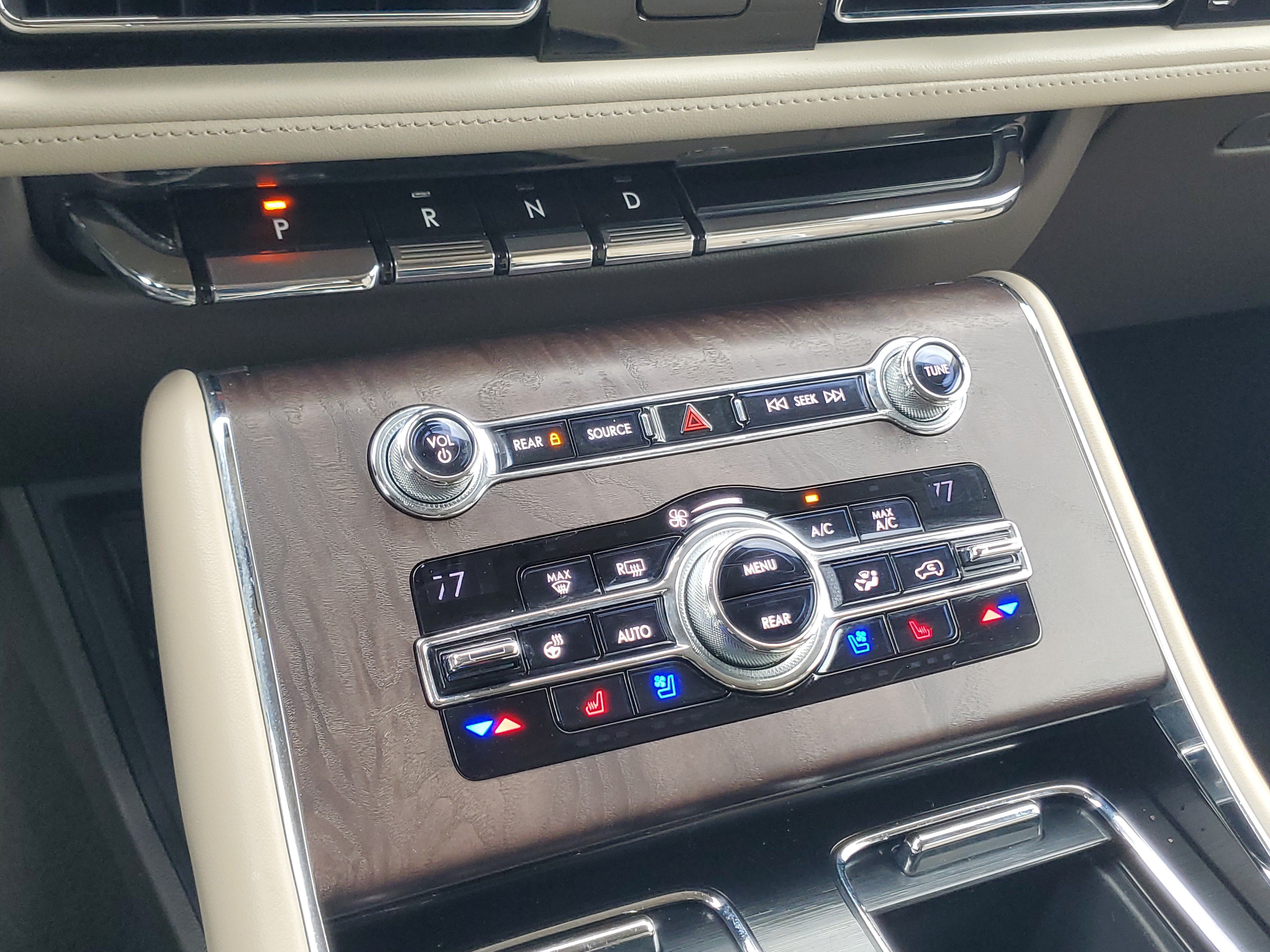 Certified 2020 Lincoln Aviator Reserve w/ Equipment Group 202A AWD/4WD image 17