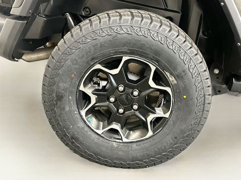 Used 2023 Jeep Wrangler Unlimited Rubicon 4xe w/ Cold Weather Group AWD/4WD image 11