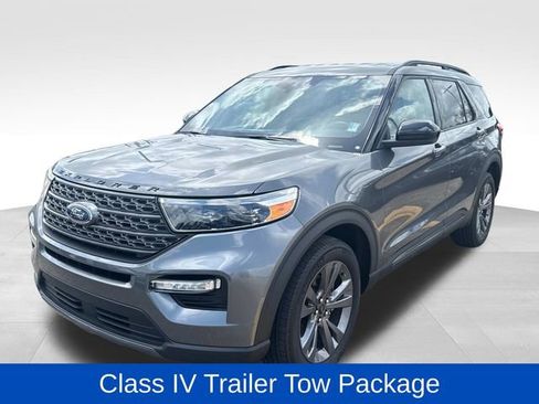 Used 2023 Ford Explorer XLT w/ Equipment Group 202A AWD/4WD image 4
