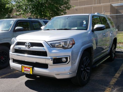 Used 2018 Toyota 4Runner Limited AWD/4WD image 2