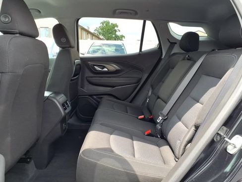 Used 2024 GMC Terrain SLE w/ Driver Convenience Package FWD image 9