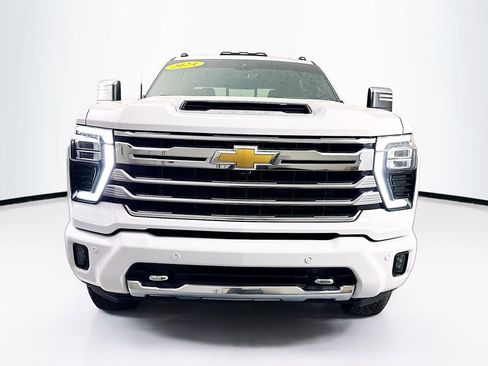 Used 2024 Chevrolet Silverado 2500 High Country w/ High Country Premium Package image 2
