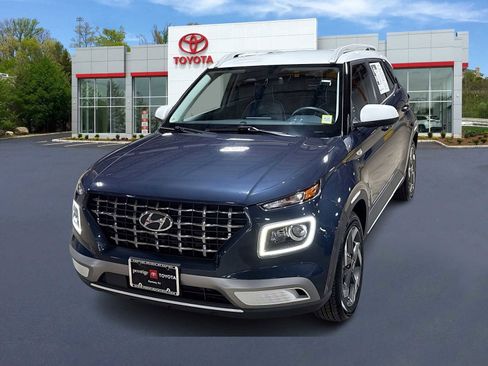 Used 2023 Hyundai Venue Limited FWD image 1