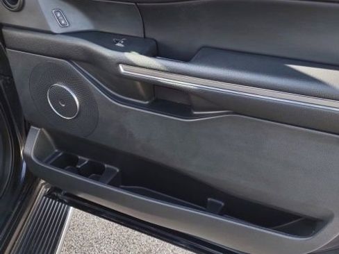 Used 2023 Ford Expedition XLT image 27