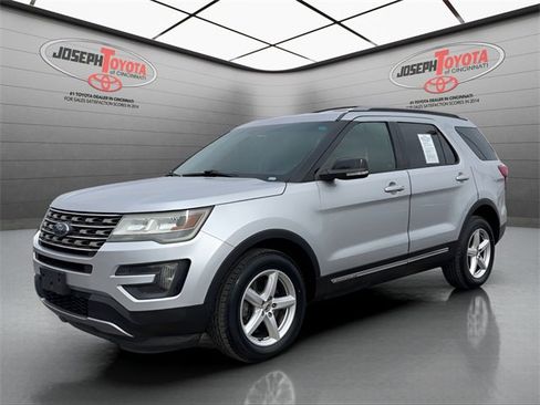 Used 2016 Ford Explorer XLT image 9