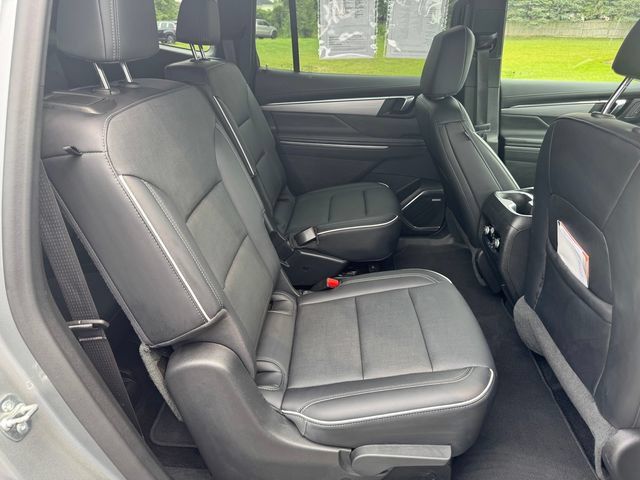 Used 2025 Buick Enclave Preferred AWD/4WD image 16