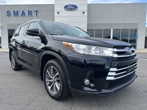 Used 2018 Toyota Highlander XLE image 1