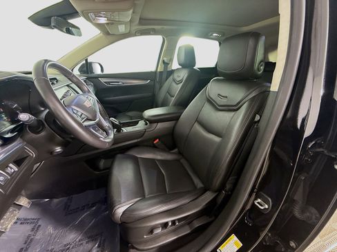 Used 2018 Cadillac XT5 Luxury w/ Driver Awareness Package image 22