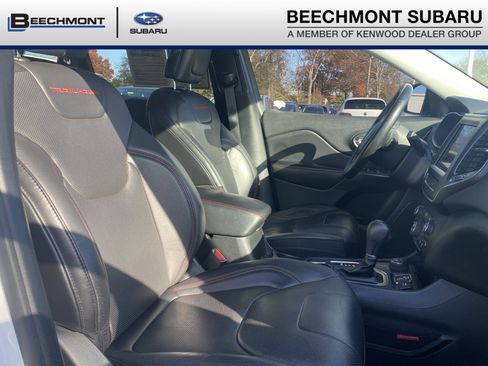Used 2020 Jeep Cherokee Trailhawk image 25