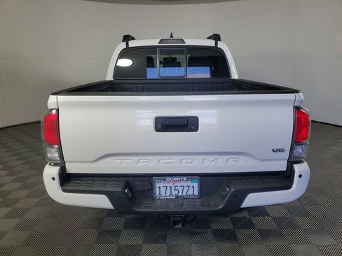 Used 2016 Toyota Tacoma TRD Sport image 5