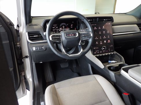 Used 2025 GMC Terrain Elevation AWD/4WD image 15