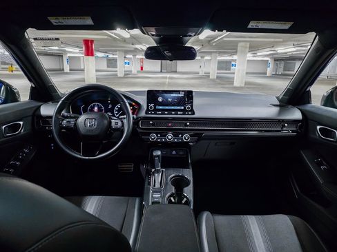 Used 2023 Honda Civic Sport image 3