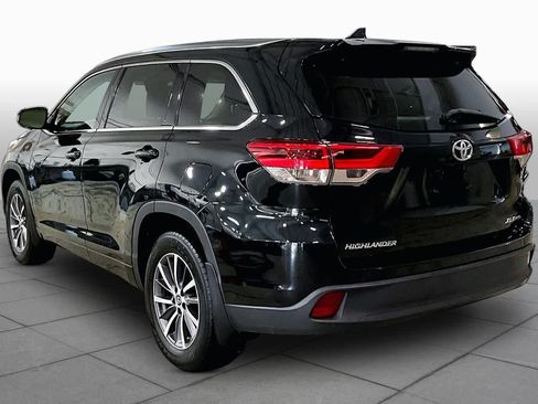 Used 2018 Toyota Highlander XLE AWD/4WD image 12