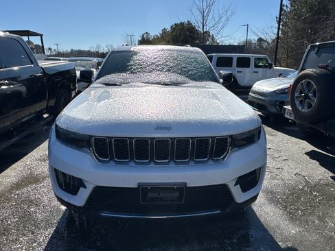 Used 2024 Jeep Grand Cherokee Laredo X w/ Luxury Tech Group I image 3