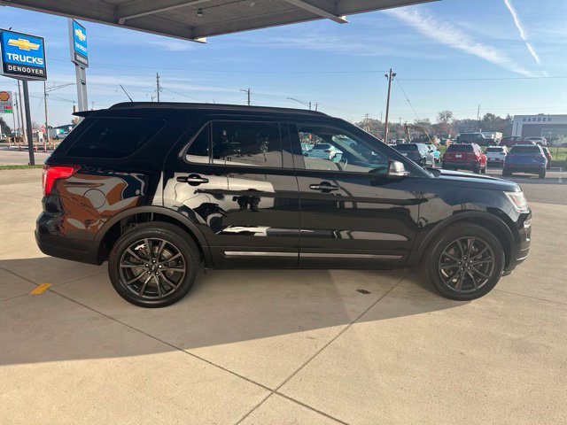 Used 2018 Ford Explorer XLT w/ XLT Appearance Package AWD/4WD image 4