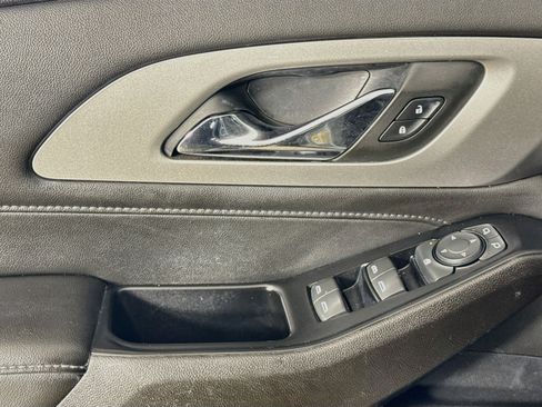 Used 2023 Chevrolet Traverse LT FWD image 19