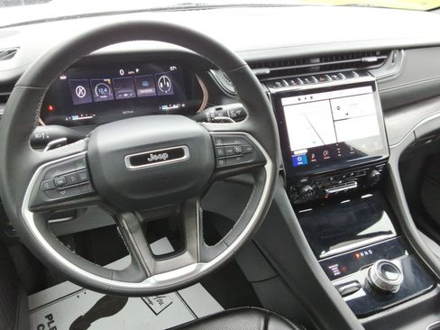 Used 2024 Jeep Grand Cherokee L Limited AWD/4WD image 12