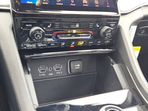 New 2025 Jeep Grand Cherokee Limited w/ Black Appearance Package image 29