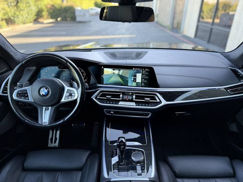 Used 2022 BMW X7 M50i AWD/4WD image 32
