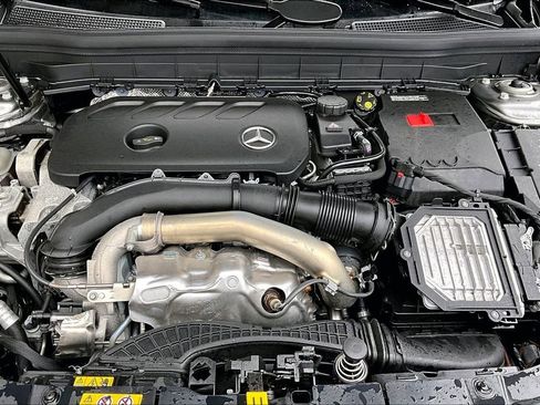Used 2026 Mercedes-Benz GLB 250 4MATIC image 9