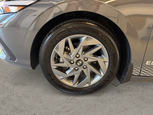 Used 2024 Hyundai Elantra SEL FWD image 15
