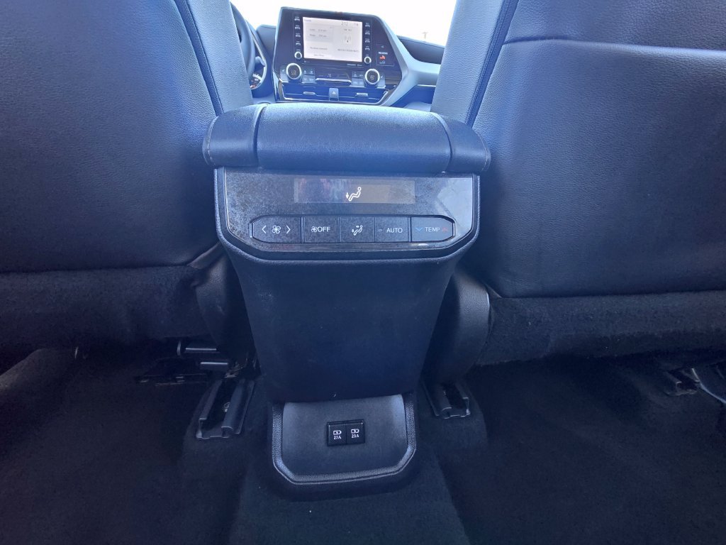 Used 2021 Toyota Highlander XLE FWD image 26