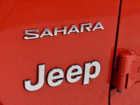 Certified 2020 Jeep Wrangler Unlimited Sahara w/ LED Lighting Group image 34